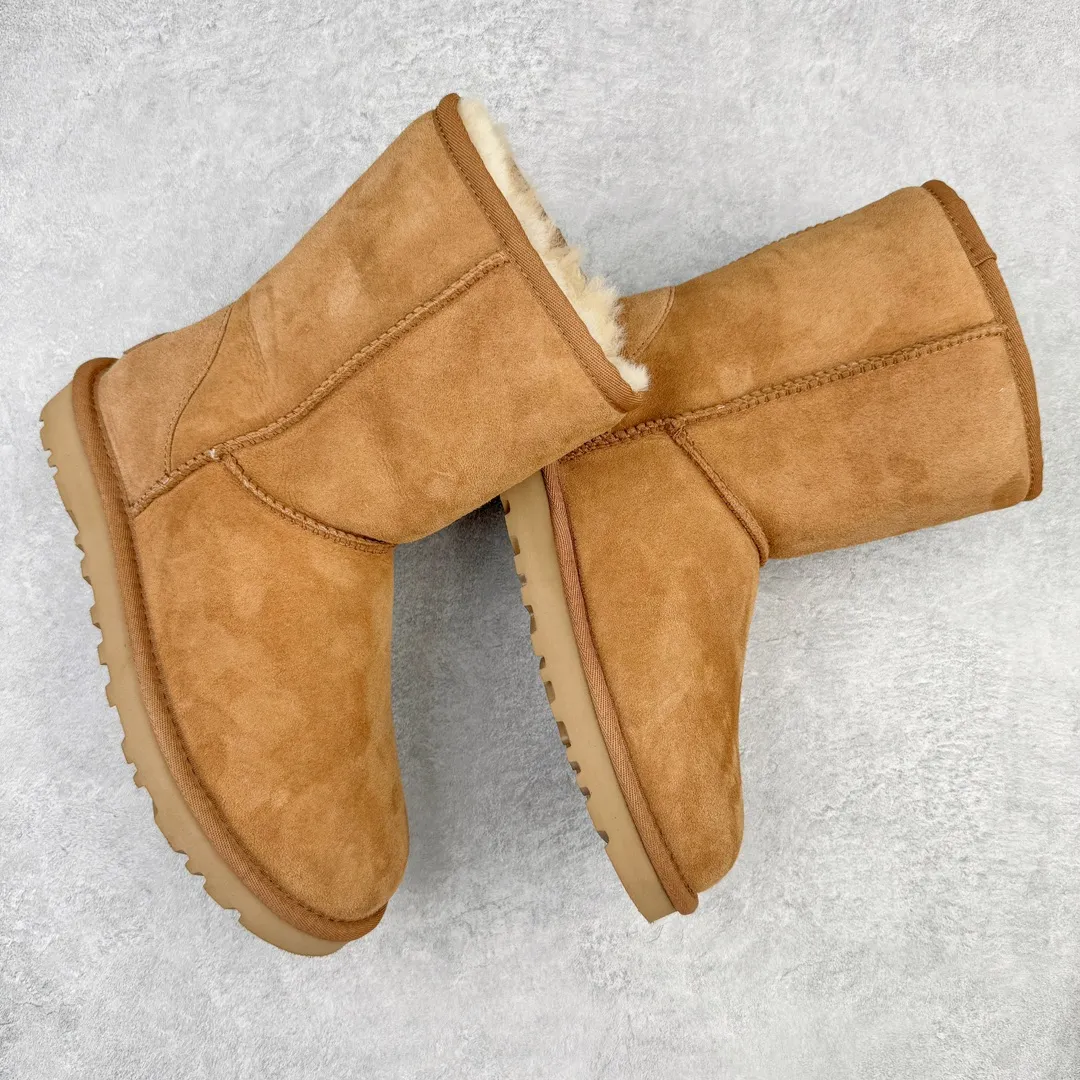 Pick up locally💰560 UGG Women's 6223 Men's 5800 classic mid-calf autumn and winter sheepskin all-in-one snow boots. All shoes are made from ZP. Longfeng A-grade Australian imported sheepskin and fur all-in-one boots for men and women. Brand OEM production line. Fully follow the ZP process. OEM original pattern maker. Adhere to no original shoes and no development options. Pay attention to every detail. The most authentic version on the market. TREADLITE "Light Wing" technology outsole. Lightweight/durable/flexible/pile size: 35 36 37 38 39 40 41 42 43 44 45 Coding: by2936090